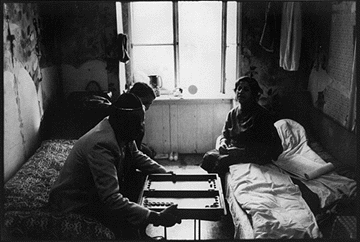Playing Backgammon, photograph © Harry Weber