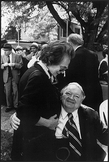 Marietta Torberg and Leon Askin at the consecration ceremony, photograph © Harry Weber